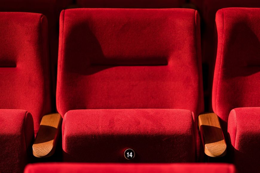 Detail nové sedačky v kině Scala. 