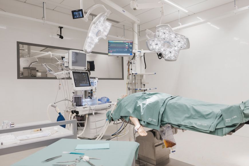 Součástí SIMU je i kompletní operační sál.