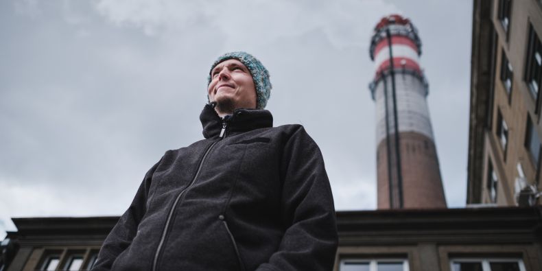 Jan Blažek u teplárny na Špitálce, kde vzniká projekt komunitního bydlení v Brně.
