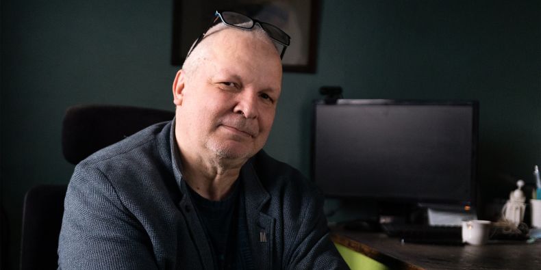 „Každý náš student je jedinečný, tvůrčí práce si zasluhuje i jedinečný komentář. Samozřejmě jsem toužil po osobním setkání a jejich práci v ateliéru, mám ale zajímavý pocit, že jsem získal možnost je lépe poznat. Třeba to bude k dobrému,“ říká Petr Kamenický.
