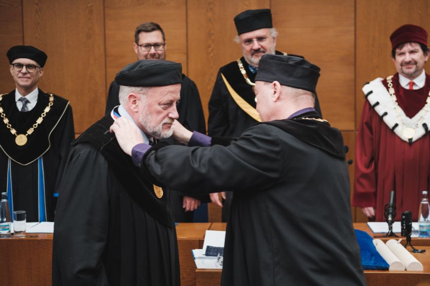 Ross J. Anderson was awarded an honorary doctorate by MU.