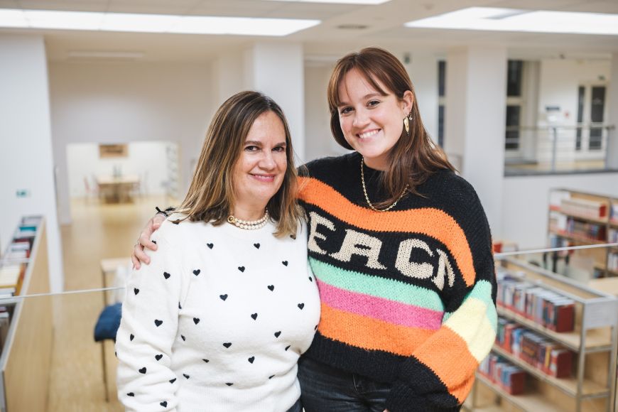 A teacher from Spain and her daughter María in the law school library.