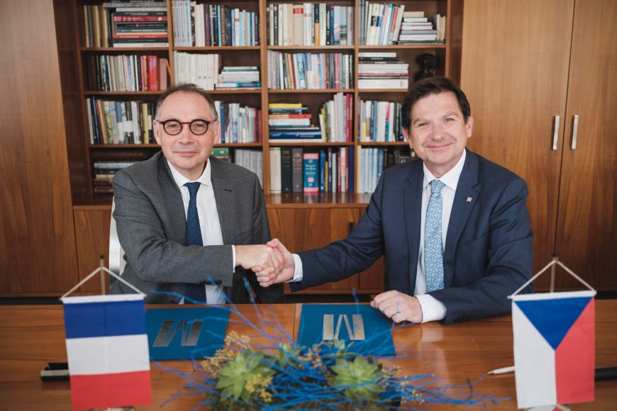 University of Rennes Rector David Alis and MU Rector Martin Bareš signed a Memorandum of Cooperation.