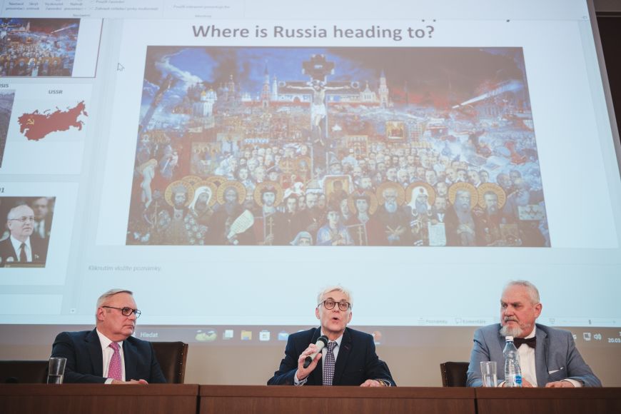 Mikhail Kasyanov, Jiří Hanuš and Andrej Zubov at the opening of the lecture. 