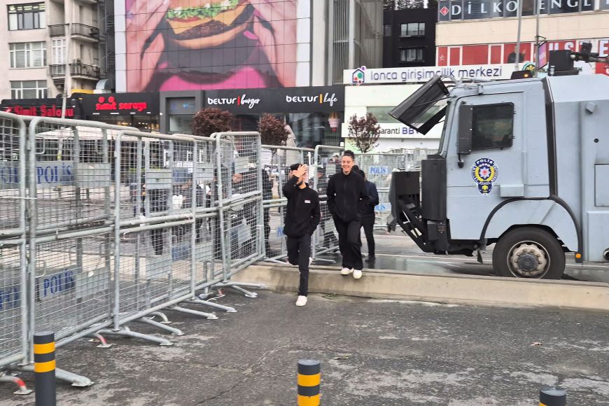 Photo: Renata Sasková Street blockades in Istanbul.