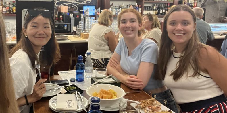 Photo: student archive Beata Bedřichová (right) with friends on a study trip to Málaga.
