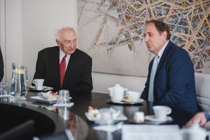Foto: Martin Indruch Profesor Jiří Vaněk a děkan lékařské fakulty Martin Repko.