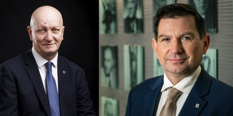 Rector of Czech Technical University in Prague, Vojtěch Petráček, hands over the position of AVUni president to MU rector Martin Bareš.