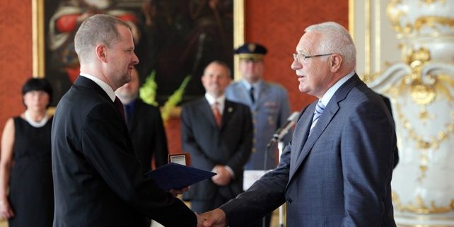 Fiala je prvním rektorem vysoké školy, který od prezidenta toto ocenění získal. Foto: Mediafax.