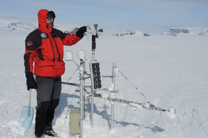 Výzkum klimatu a ledovců na Antarktidě.