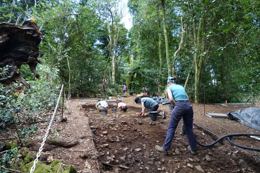 Photo: Archive of Petra Goláňová Last year's excavation in the central part of the Bibracte oppida yielded surprising results on the construction and dating of the enclosure next to the sanctuary.
