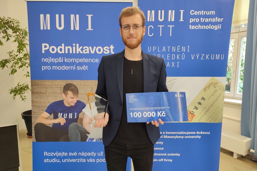Za aplikaci Attachi na management osobních vztahů s prvky umělé inteligence získal ocenění Robin Chmelík.