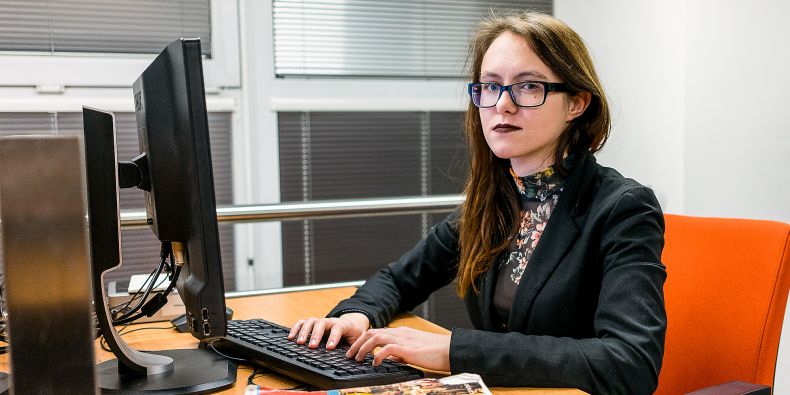 „Už před příchodem do Brna jsem si všechny praktické informace, které se týkají studia, zjišťovala dopředu. Informační systém jsem znala skoro nazpaměť, ještě než vůbec začal semestr,“ říká Alexandra Bečková.