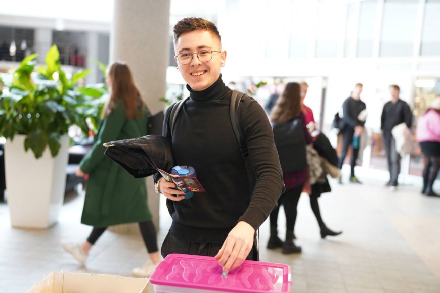 V rámci akce Giving Day bylo možné přispět libovolnou částkou.