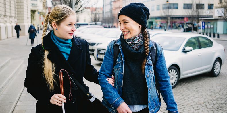 Cesty do školy se studenty procházím tak dlouho, dokud si je neosvojí, říká Jitka Graclíková (vpravo).