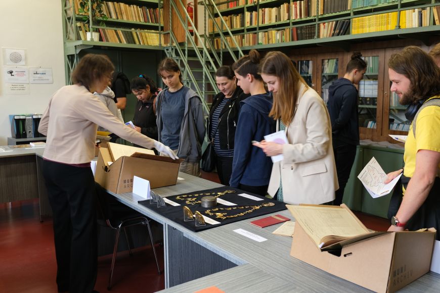 Foto: Archiv MU Archiv Masarykovy univerzity MU sídlící v budově Krajského úřadu na Žerotínově náměstí láká na komentované prohlídky běžně nepřístupných depozitářů.