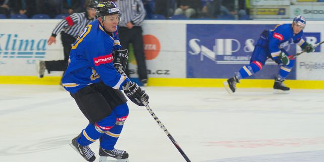 Hokejový souboj je výborná příležitost, jak připomenout, že sportování patří ke zdravému životnímu stylu, myslí si Charvát. Foto: Martin Kopáček.