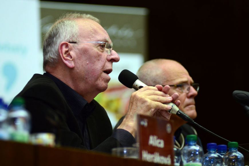  O rozdělení ČSFR přišli na Právnickou fakultu MU debatovat Milan Kňažko, Petr Pithart, Magda Vašáryová a Milan Uhde. Foto: Martin Kopáček.