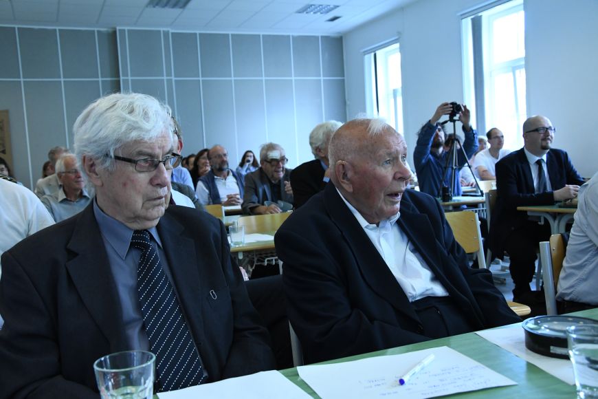 Mezi hosty profesora Černohorského nechyběl doktor Jiří Grygar (vlevo).