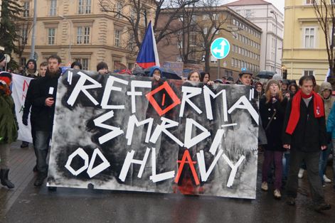  Brněnský protestní pochod studentů proti návrhům reformy vysokých škol se uskutečnil v rámci Týdne neklidu. Foto: Martin Kopáček.