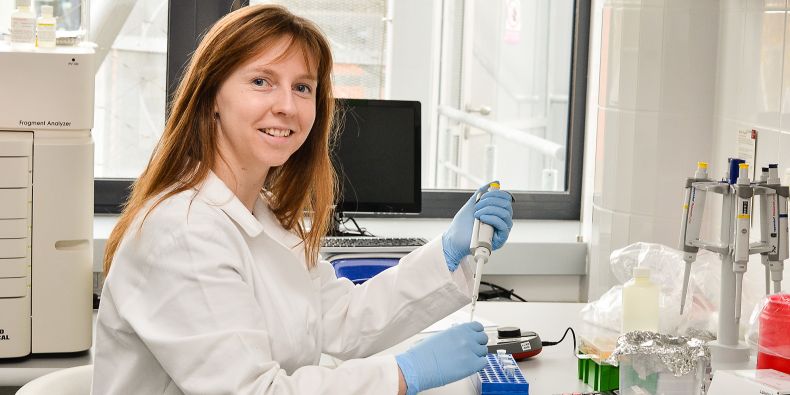 Práce, v níž mám přístup ke klinickým údajům, je hodně zajímavá. Mohu vidět, že to, co dělám, má reálný dopad na pacienty, říká Zdeňka Kosařová.