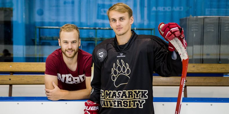 Studenti Muni (na snímku Josef Novák a Peter Bustin) v létě dokončili dvouleté budování týmu s názvem HC Masaryk University.