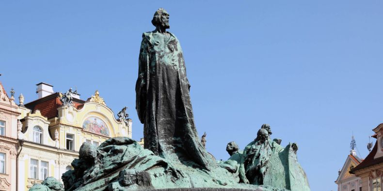 Památník mistra Jana Husa na Staroměstském náměstí v Praze.