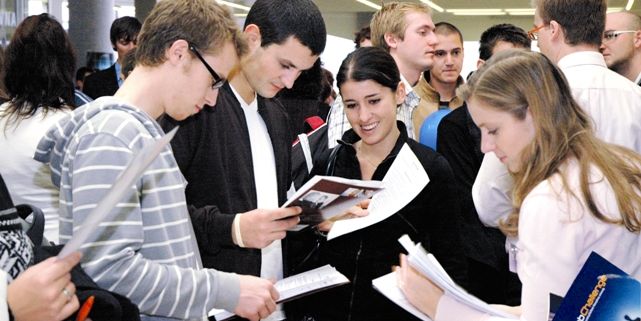 O veletrh májí tradičně velký zájem návštěvníci z řad studentů a letos se také zdvojnásobil počet vystavujících firem. Foto: David Povolný.
