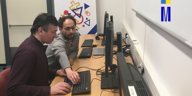 Svatoslav Ondra from the Teiresias Centre shows Professor Klopot the MU Information System.