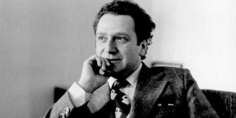 Milan Kopecký působil bezmála dvacet let jako vedoucí tehdejšího Ústavu české literatury a literární vědy.