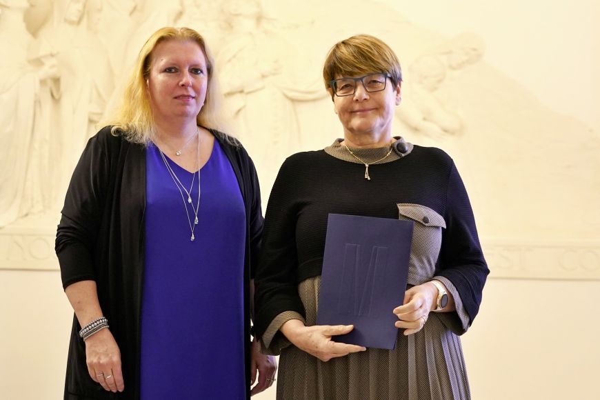 Věra Vojtová s prorektorkou Šárkou Pospíšilovou