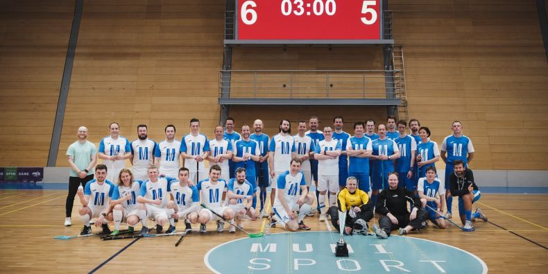 MUNI Day and the players of the floorball match - the team of the Rector's Office and the team of faculties.