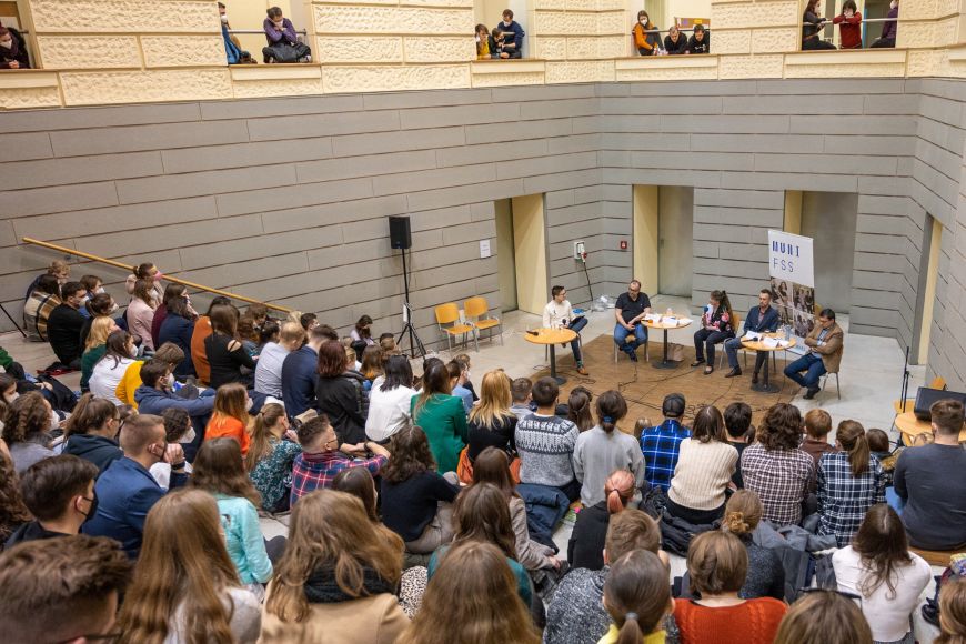 Tomáš Hájek V atriu FSS se uskutečnila debata k současné situaci na Ukrajině.