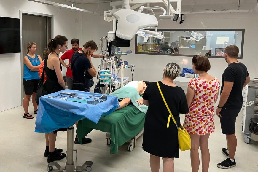 Foto: Archiv Odboru komunikace V Simulačním centru Lékařské fakulty MU je možné vidět reálné operační sály i prostředí nemocnice.