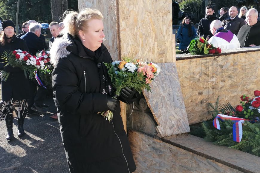 Vzpomínkového aktu na Ústředním hřbitově v Brně se účastnila i prorektorka Šárka Pospíšilová.
