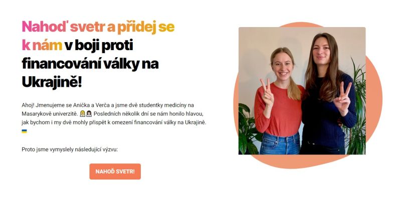 Výzvu Nahoď svetr založily studentky lékařské fakulty Anna Zimovjanová (na fotografii vlevo) a Veronika Slonková už v březnu 2022