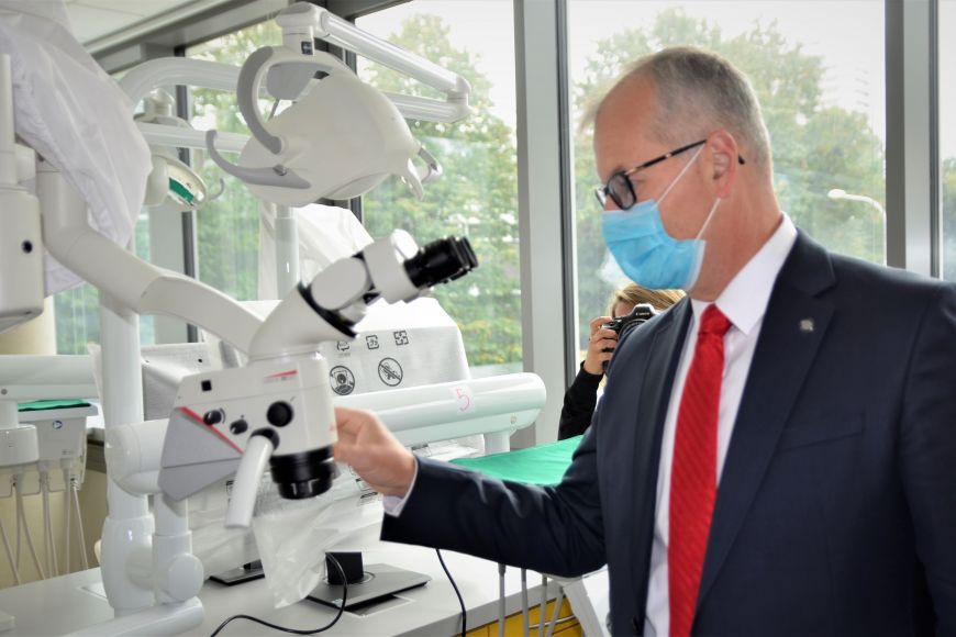 Ondřej Požár Profesor Bohdan Pomahač si prohlédl SIMU.