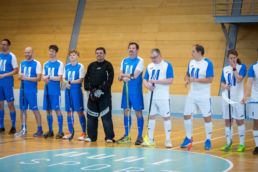 Před florbalovým derby k divákům promluvili oba kapitáni