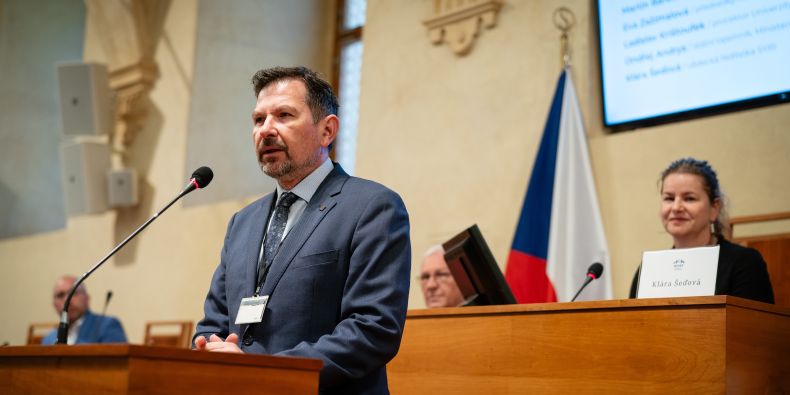 Odborný institut SYRI měl svou druhou konferenci v Senátu Parlamentu ČR. 