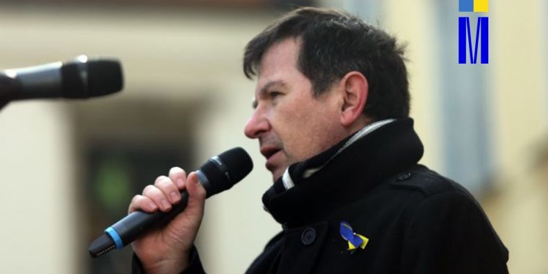 Rector Martin Bareš speaking at a demonstration in support of Ukraine.