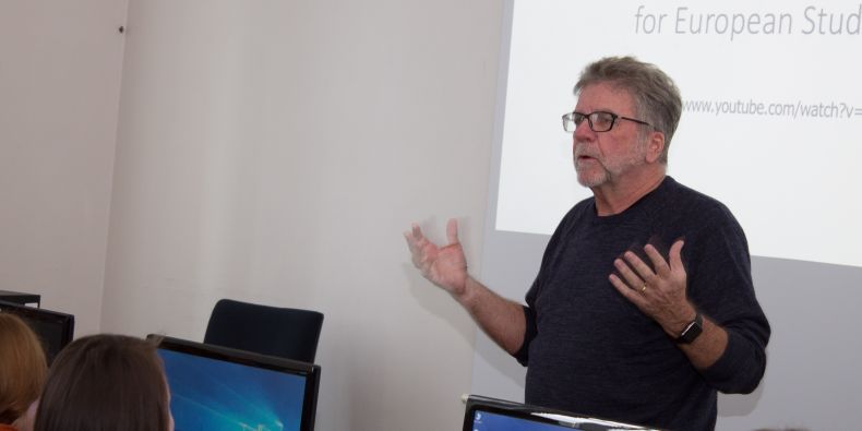Američan Stephen Doig učí na FSS předměty Reporting Public Affairs a Data Journalism.