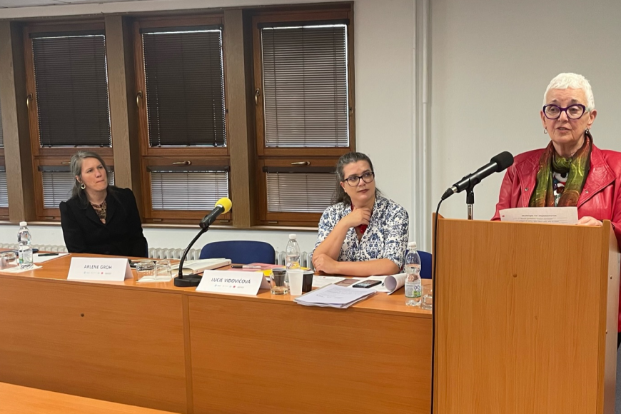 Na konferenci v Praze vystoupila i kanadská expertka Arlene Groh.