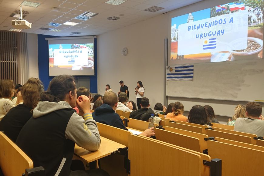 Studenti z Uruguaye představovali svou zemi zahraničním studentům během poslední Country Presentation, které se pravidelně konají každou středu večer na Ekonomicko-správní fakultě MU.
