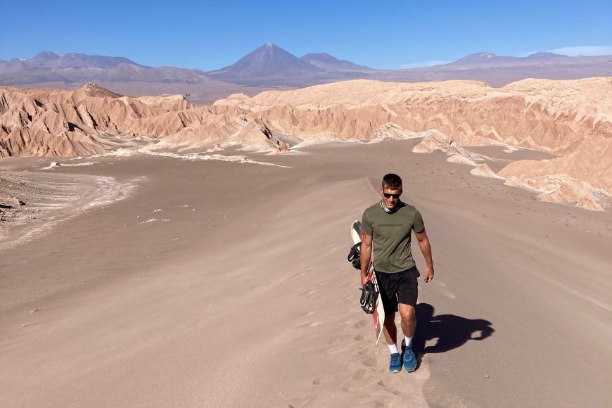 Na poušti Atacama student dokonce snowboardoval na písečných dunách.
