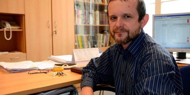 „Je velmi uspokojivé, když vidíte ve tváři člověka, kterého učíte, že pochopil,“ říká Zdeněk Bochníček z přírodovědecké fakulty. Foto: David Povolný.
