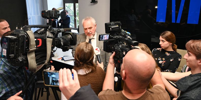 Profesor Andrej Borisovič Zubov odpovídal na tiskové konferenci na dotazy novinářů.