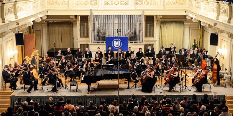 Standardně se během semestru koná jeden koncert orchestru.