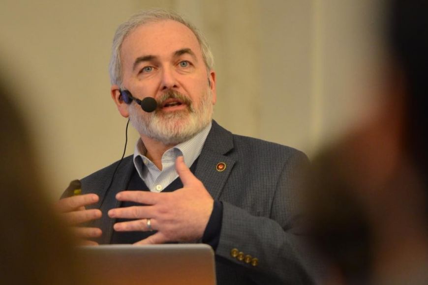 Foto: Tomáš Hájek Adrian Krainer na přednášce v rámci cyklu Mendel Lectures, které pořádá Masarykova univerzita.