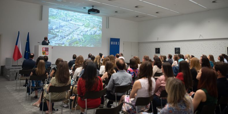 The first-ever international meeting of Masaryk University graduates living in the Benelux countries took place at the Permanent Representation of the Czech Republic to the EU.