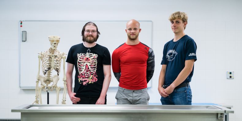 Dánští studenti (zleva) Benjamim Aarlev Salbe, Mads Blak Rønberg a Anders Tobias Frederiksen.